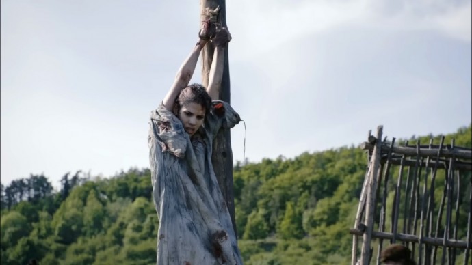 Сын ведьмы дал клятву отомстить за сожжение матери на костре / Кукловоды